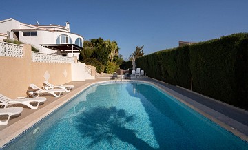 Gerenoveerde villa met 5 slaapkamers en 3 badkamers gastenappartement in het prachtige Ciudad Quesada met toeristenvergunning - Lotus Properties