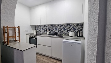 Gerenoveerde villa met 5 slaapkamers en 3 badkamers gastenappartement in het prachtige Ciudad Quesada met toeristenvergunning - Lotus Properties