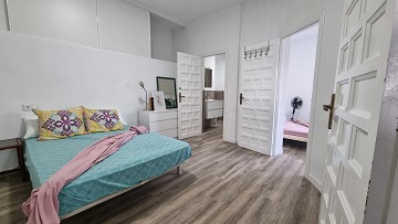 Gerenoveerde villa met 5 slaapkamers en 3 badkamers gastenappartement in het prachtige Ciudad Quesada met toeristenvergunning - Lotus Properties