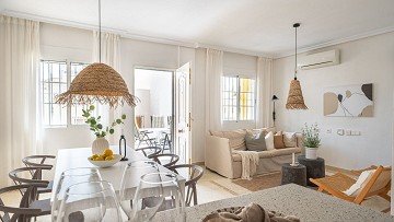 Fantastiskt fin markplan med inredd källare endast 500 meter till Playa Los Locos! - Lotus Properties