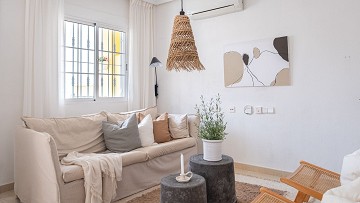 Fantastiskt fin markplan med inredd källare endast 500 meter till Playa Los Locos! - Lotus Properties