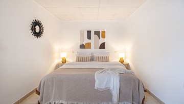 Fantastiskt fin markplan med inredd källare endast 500 meter till Playa Los Locos! - Lotus Properties