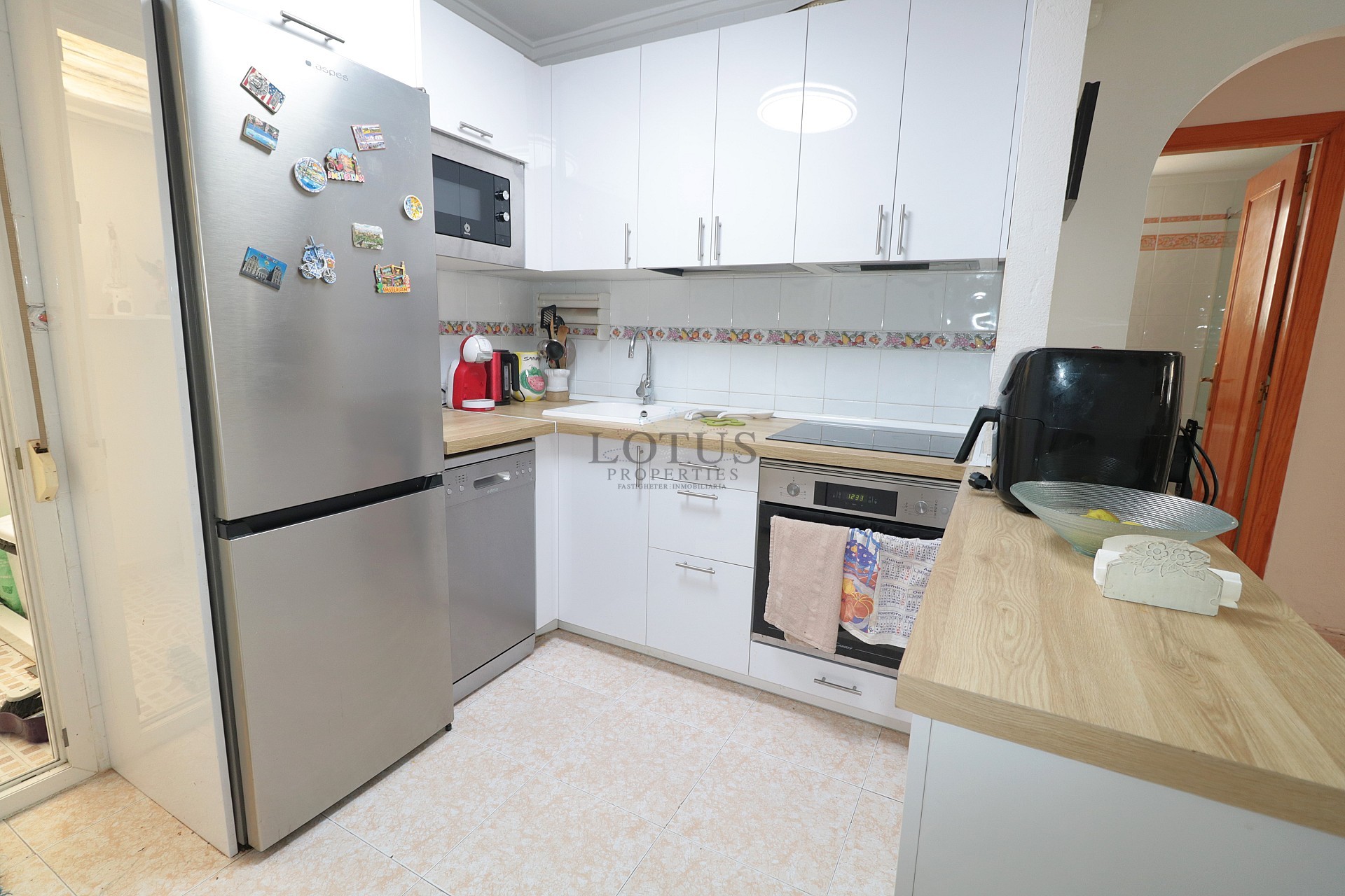 Lotus Properties presenterar – charmig markplansbungalow med hörntomt i Parque de las Naciones, Torrevieja - Lotus Properties