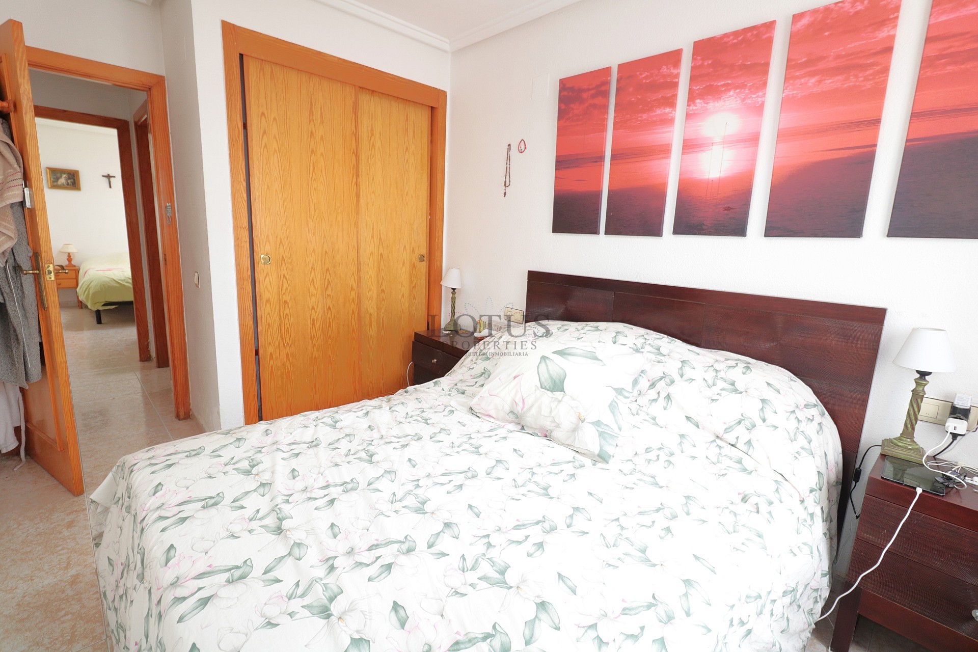 Lotus Properties presenterar – charmig markplansbungalow med hörntomt i Parque de las Naciones, Torrevieja - Lotus Properties