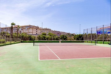 Lotus Properties presenterar – charmig markplansbungalow med hörntomt i Parque de las Naciones, Torrevieja - Lotus Properties