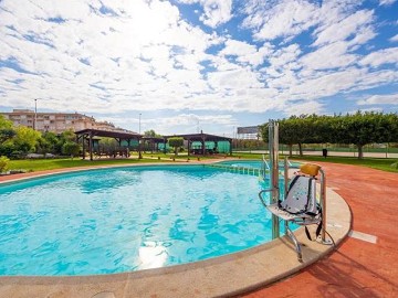 Lotus Properties presenterar – charmig markplansbungalow med hörntomt i Parque de las Naciones, Torrevieja - Lotus Properties