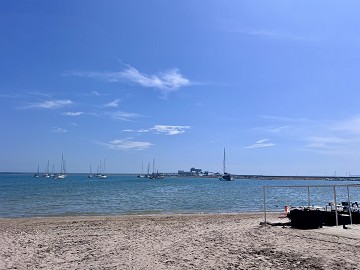 FANTASTISK LÄGENHET 30 METER TILL HAVET - Lotus Properties