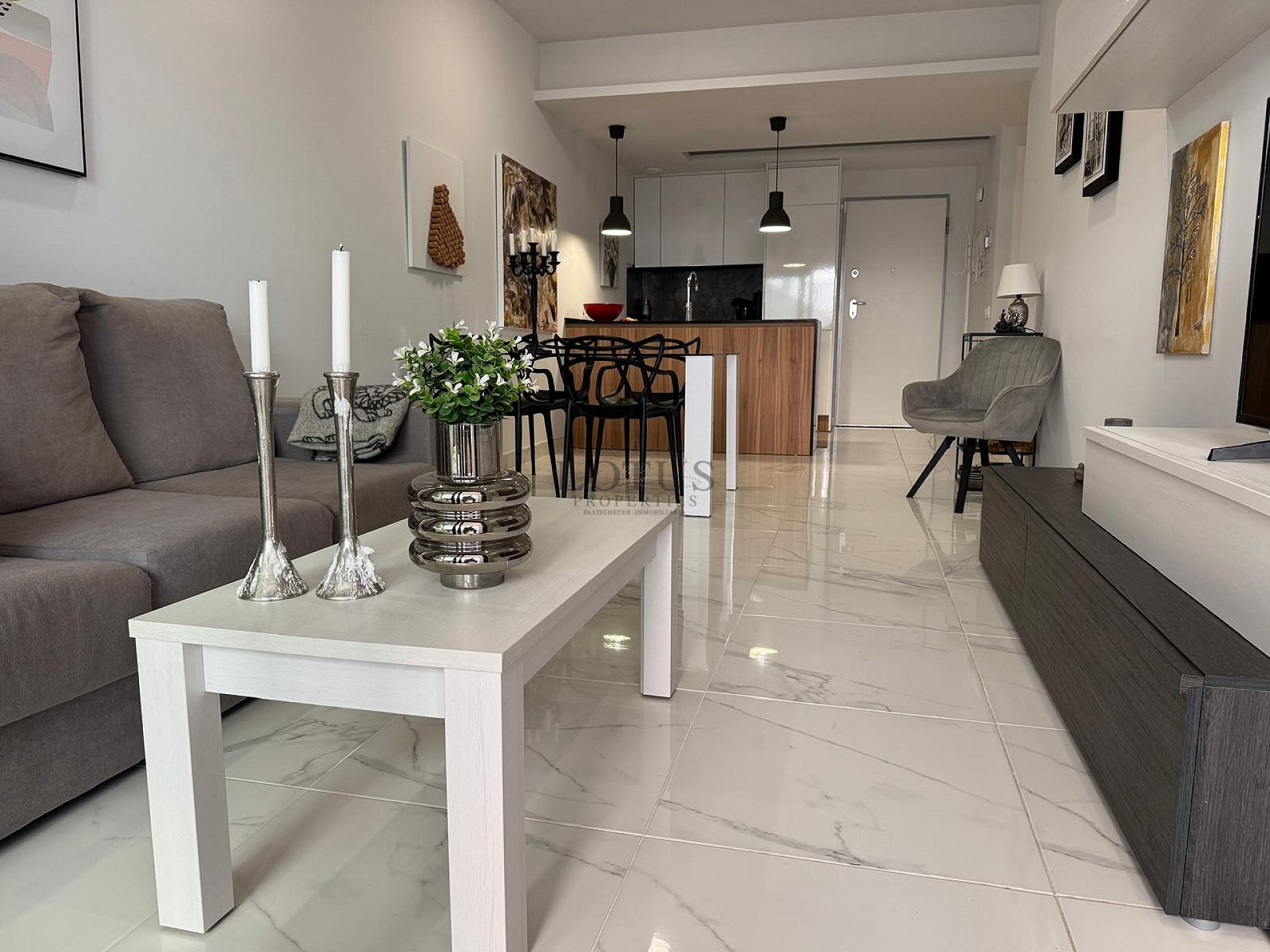 Mysig markplan med moderna bekvämligheter i Guardamar del Segura. - Lotus Properties