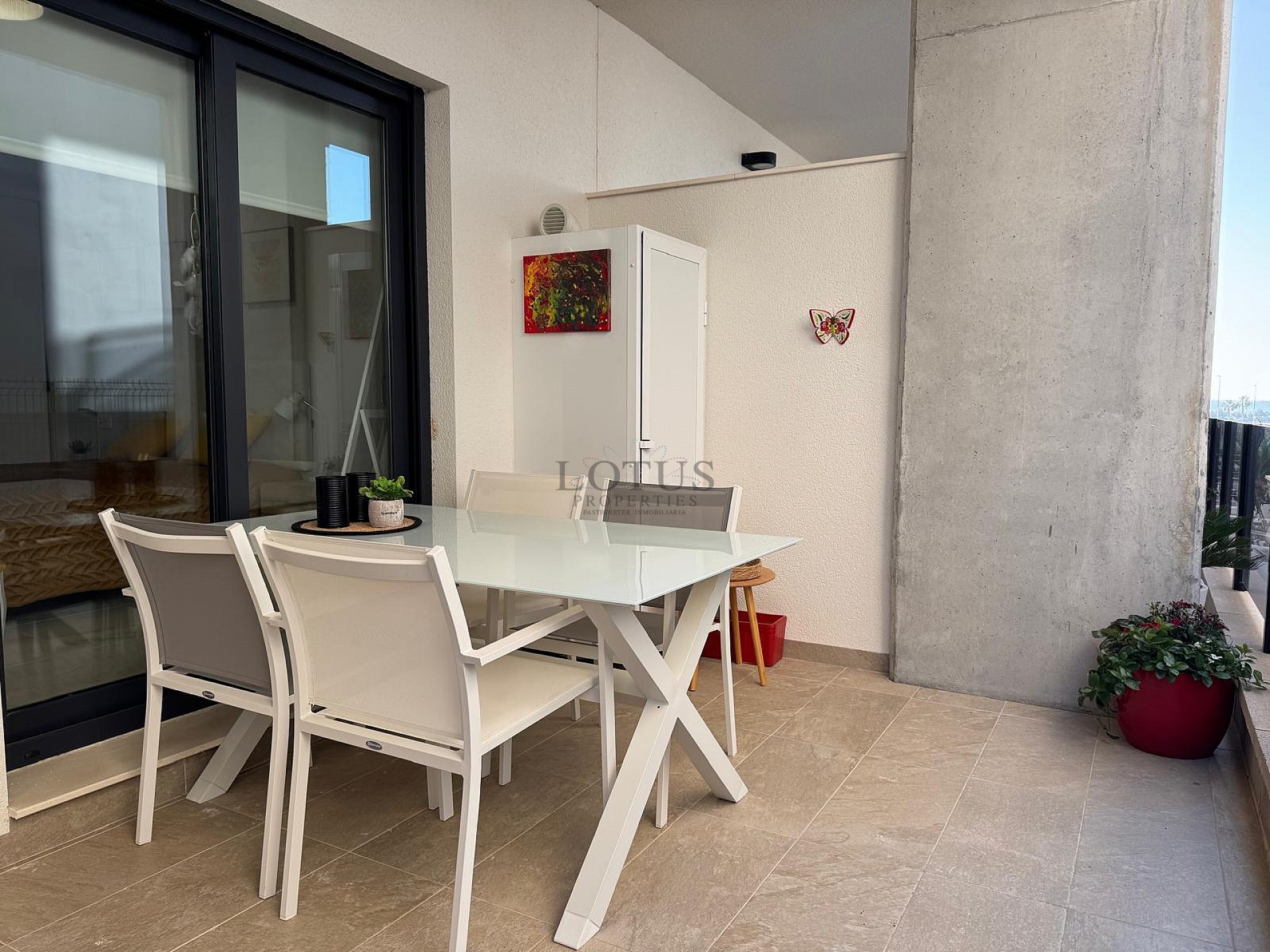 Mysig markplan med moderna bekvämligheter i Guardamar del Segura. - Lotus Properties