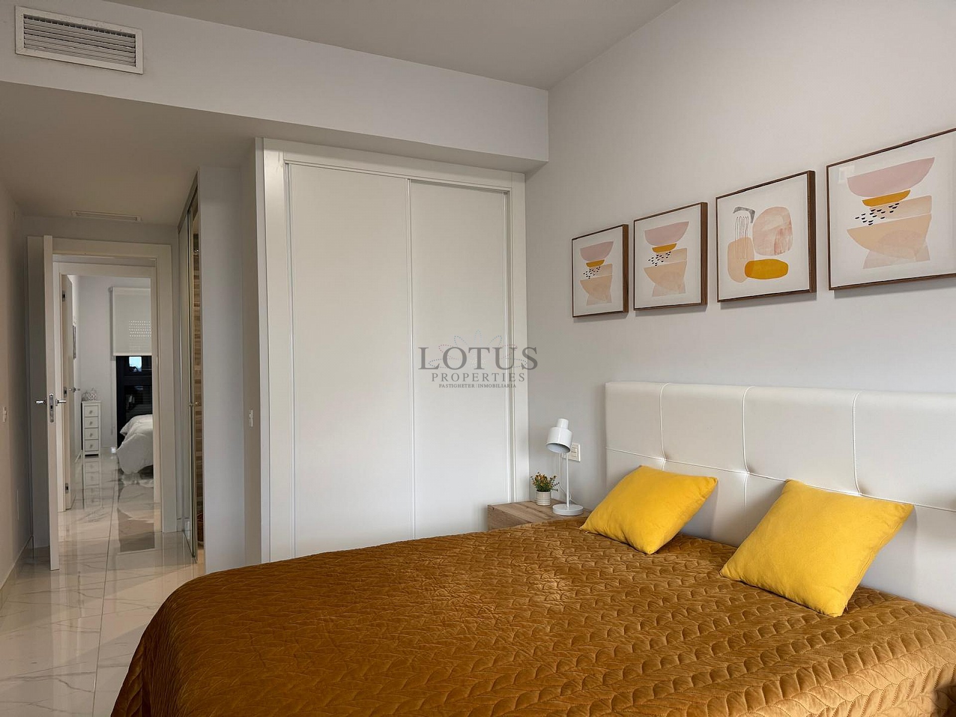 Mysig markplan med moderna bekvämligheter i Guardamar del Segura. - Lotus Properties