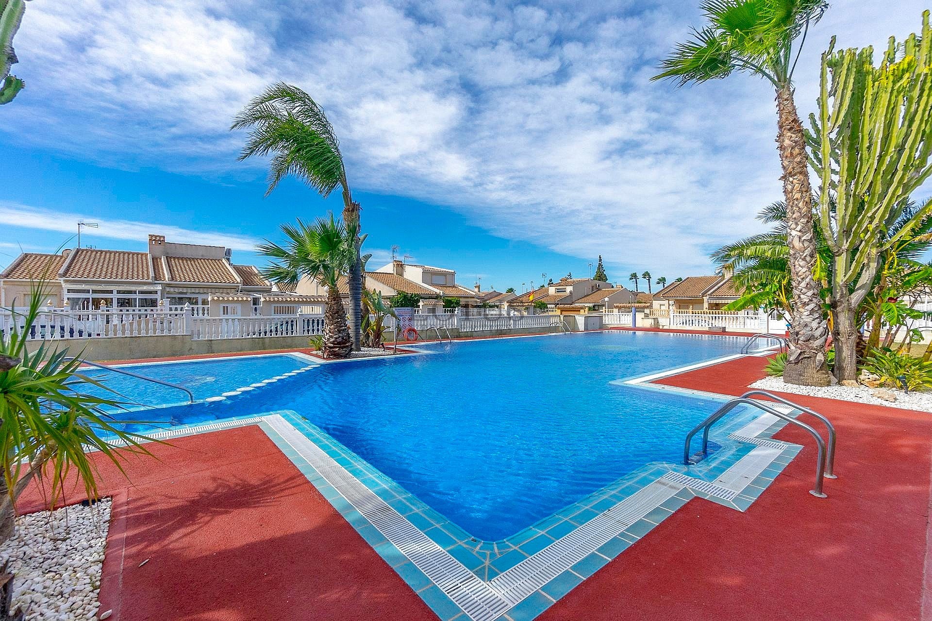 FANTASTISK VÄLSKÖTT OCH SOLIG BOSTAD I RES. ABACAL - AGUAS NUEVAS! - Lotus Properties