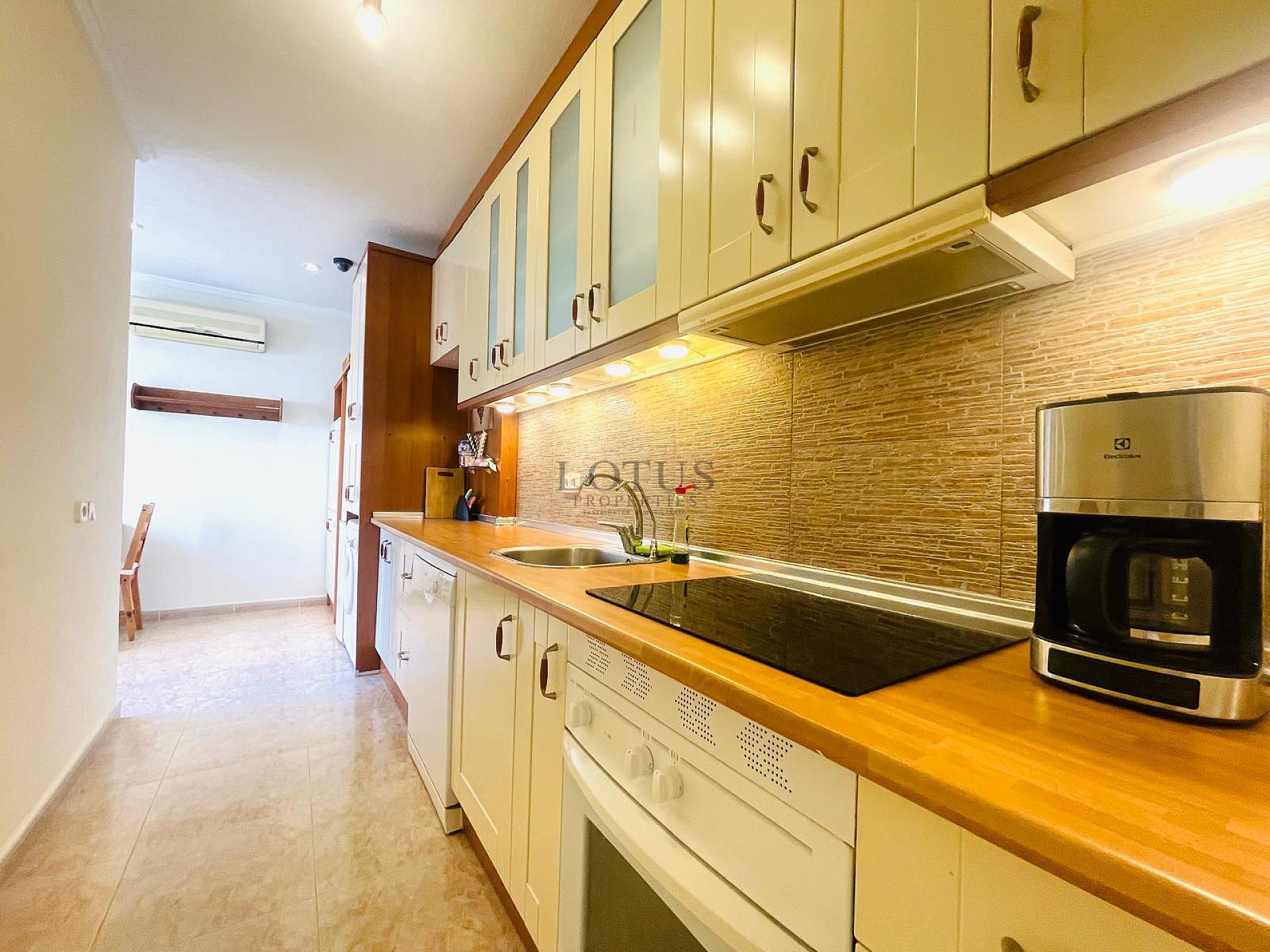 FANTASTISK VÄLSKÖTT OCH SOLIG BOSTAD I RES. ABACAL - AGUAS NUEVAS! - Lotus Properties