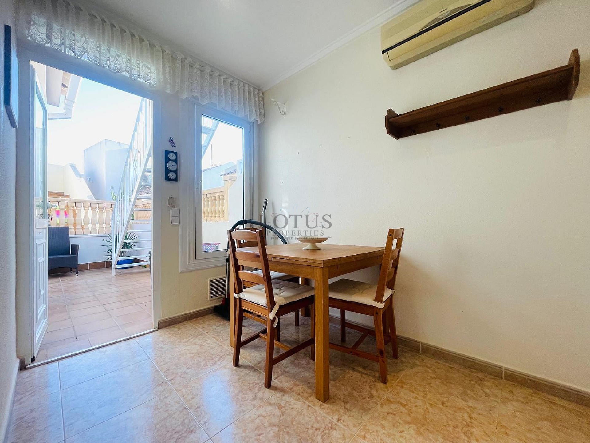 FANTASTISK VÄLSKÖTT OCH SOLIG BOSTAD I RES. ABACAL - AGUAS NUEVAS! - Lotus Properties