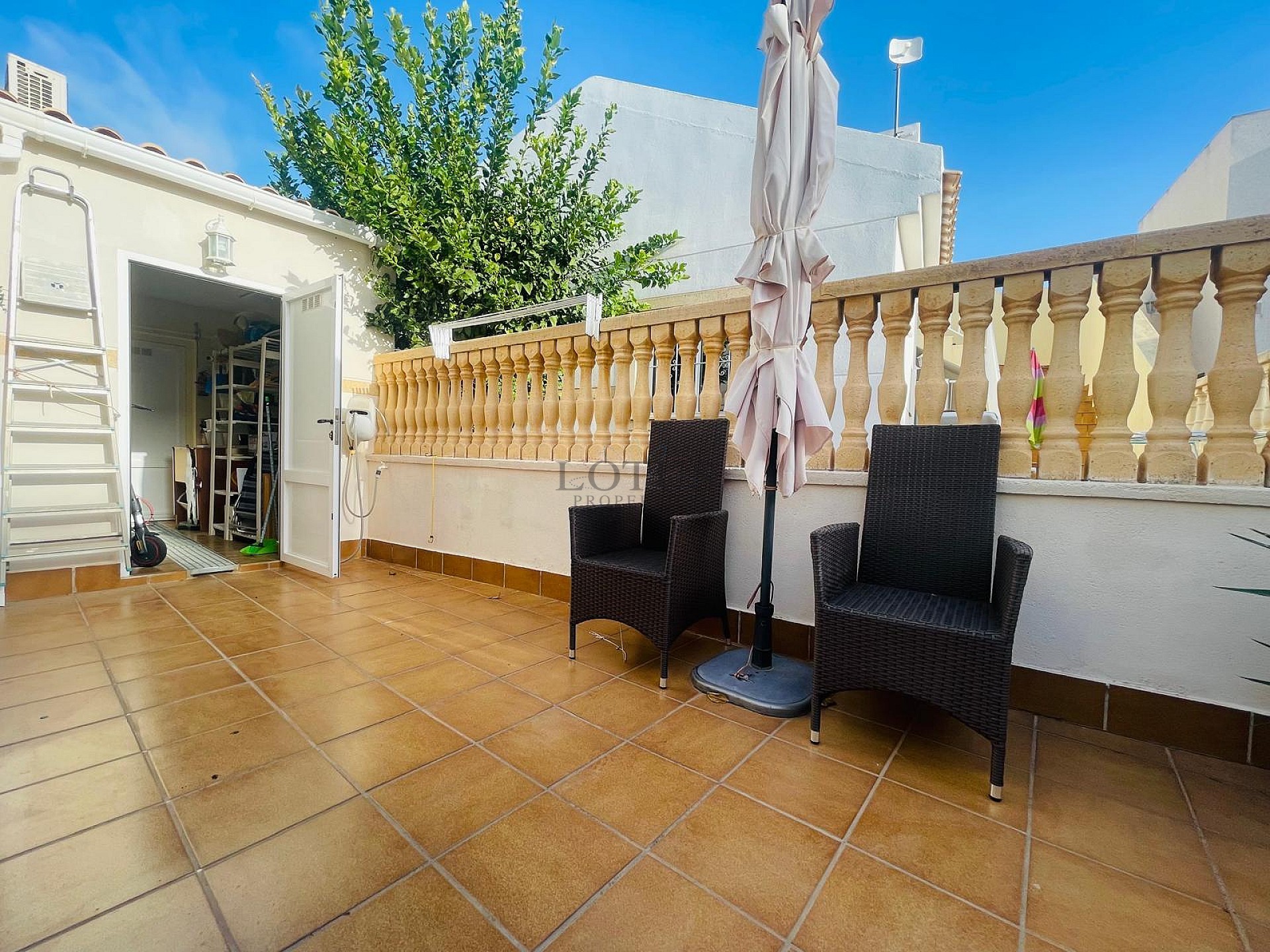 FANTASTISK VÄLSKÖTT OCH SOLIG BOSTAD I RES. ABACAL - AGUAS NUEVAS! - Lotus Properties