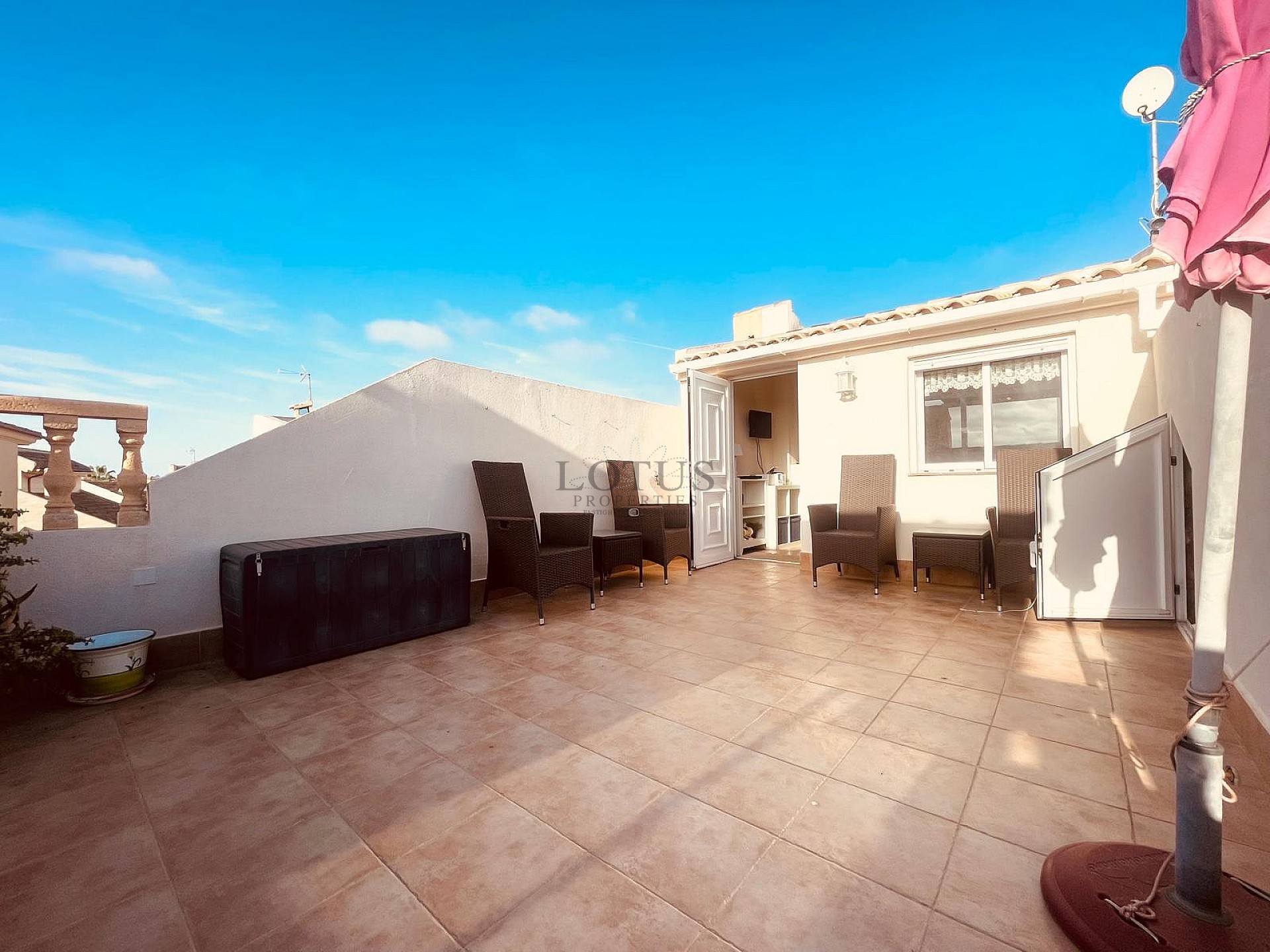 FANTASTISK VÄLSKÖTT OCH SOLIG BOSTAD I RES. ABACAL - AGUAS NUEVAS! - Lotus Properties