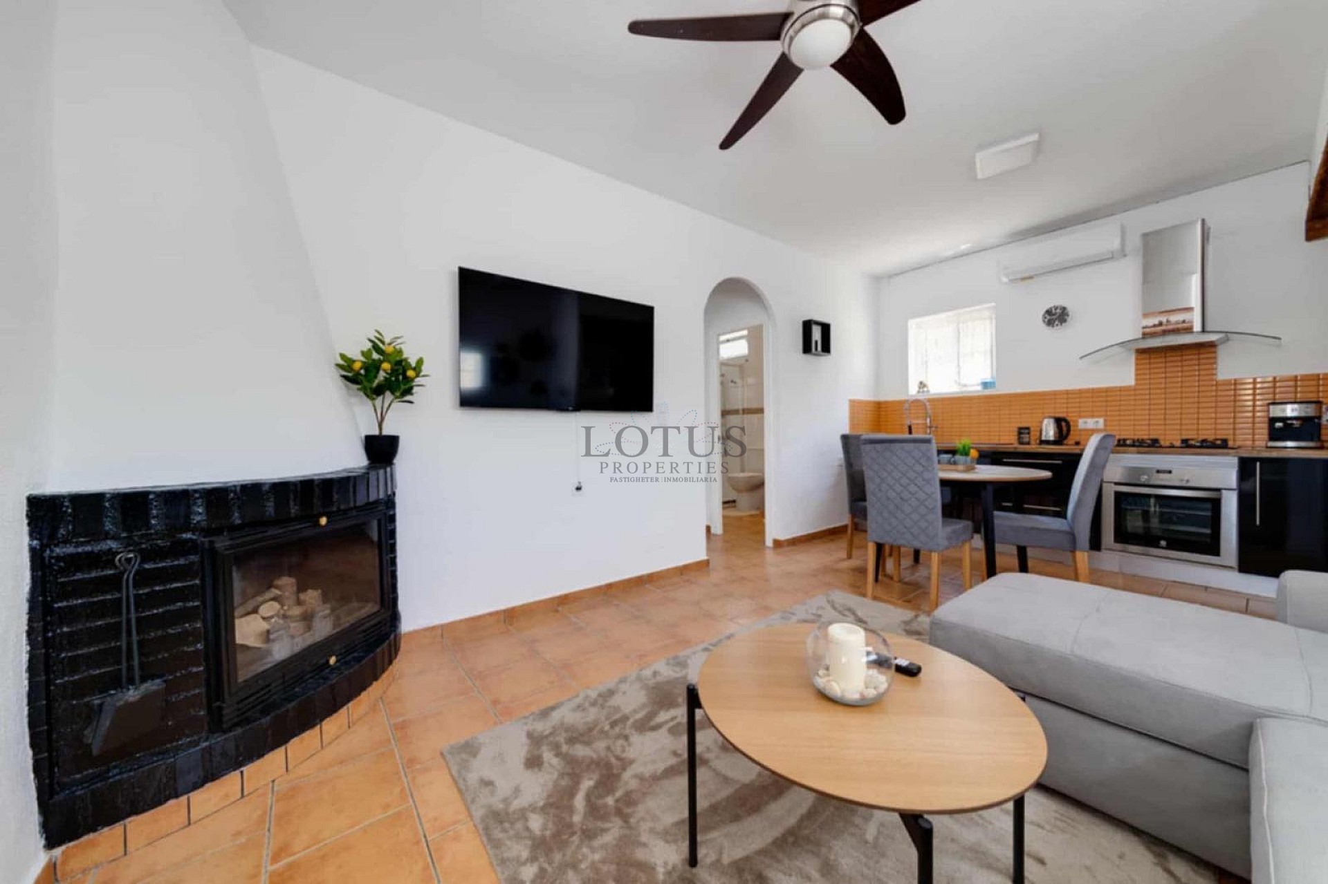 Charmigt hörnradhus med fantastisk takterrass och havsutsikt i Villamartin - Lotus Properties