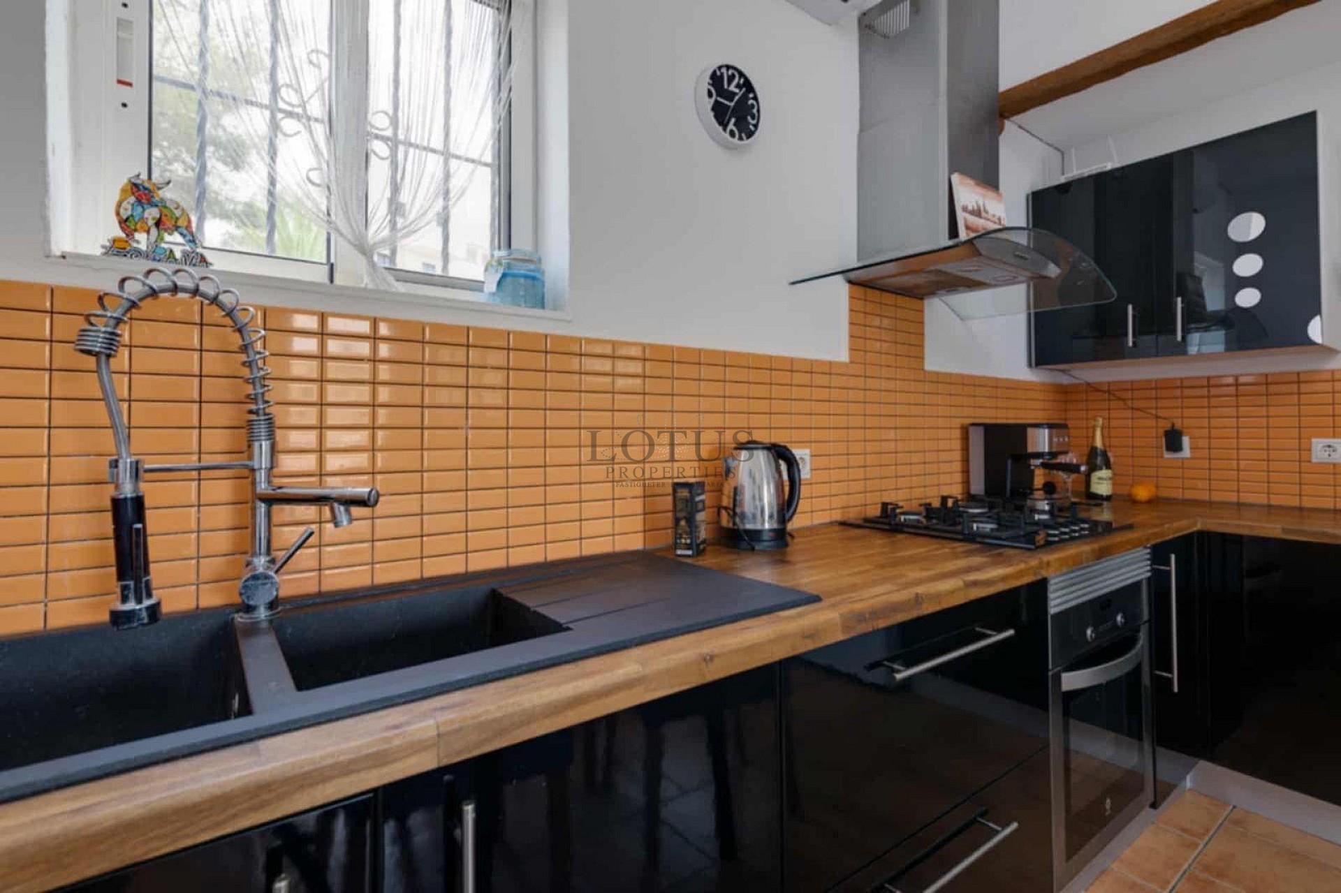 Charmigt hörnradhus med fantastisk takterrass och havsutsikt i Villamartin - Lotus Properties