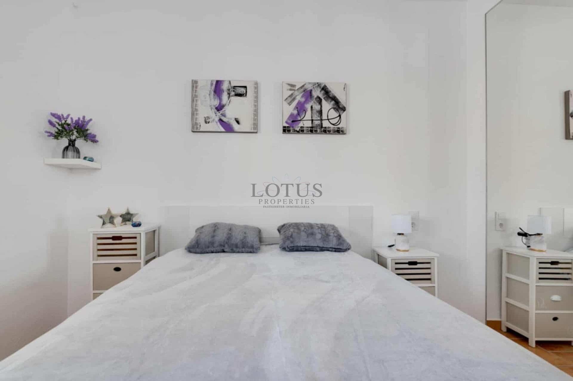 Charmigt hörnradhus med fantastisk takterrass och havsutsikt i Villamartin - Lotus Properties