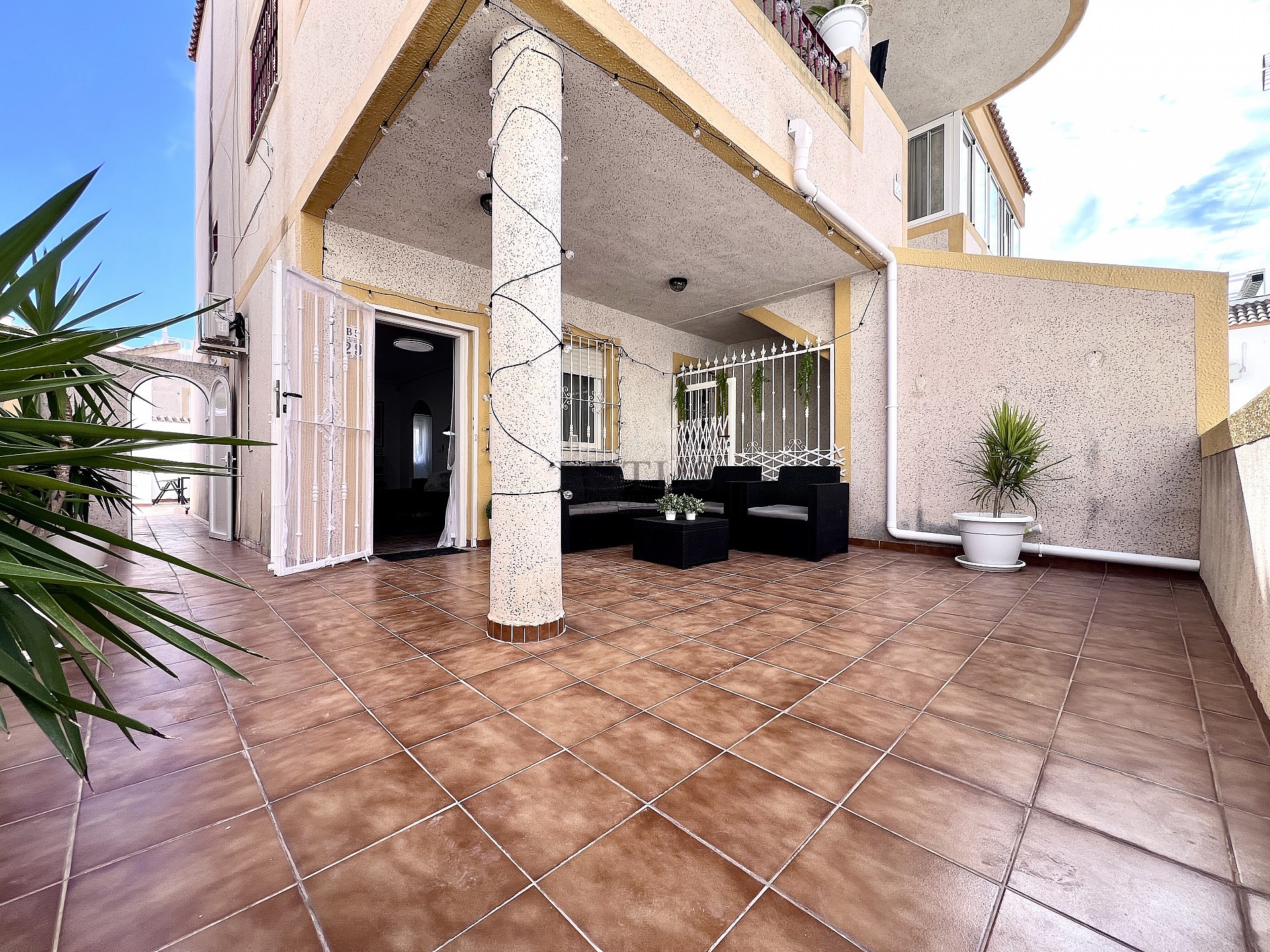 Fantastisk hörnlägenhet i Los Altos - Lotus Properties