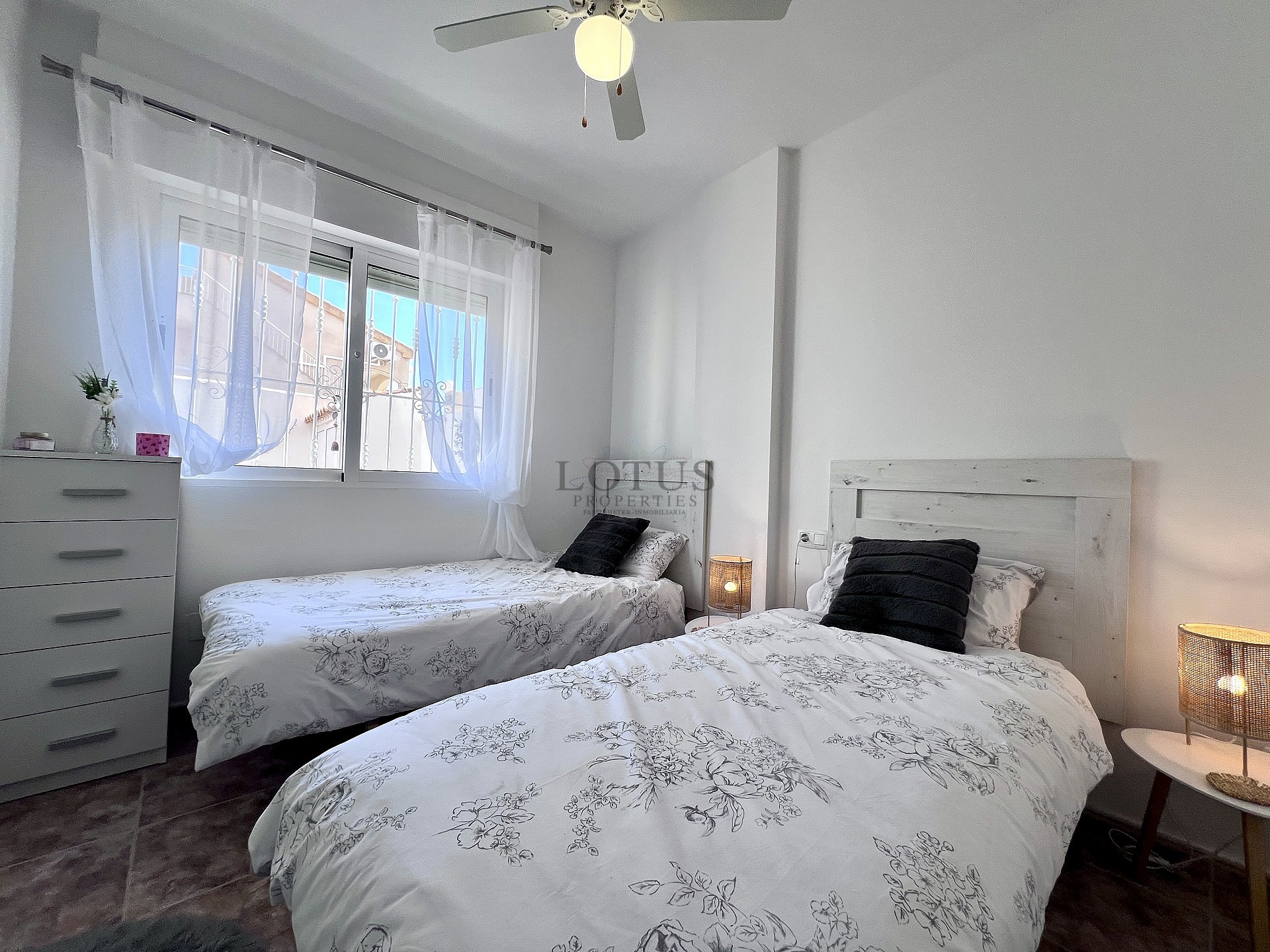 Fantastisk hörnlägenhet i Los Altos - Lotus Properties