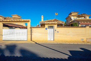 Charmig och välskött villa med 3 sovrum och uppvärmd saltvattenpool - Lotus Properties