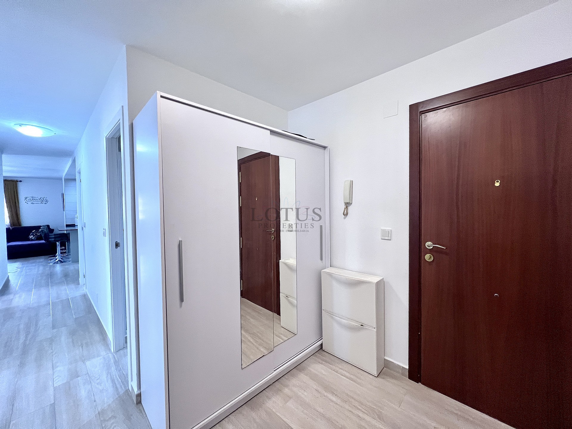 FANTASTISK LÄGENHET 30 METER TILL HAVET - Lotus Properties