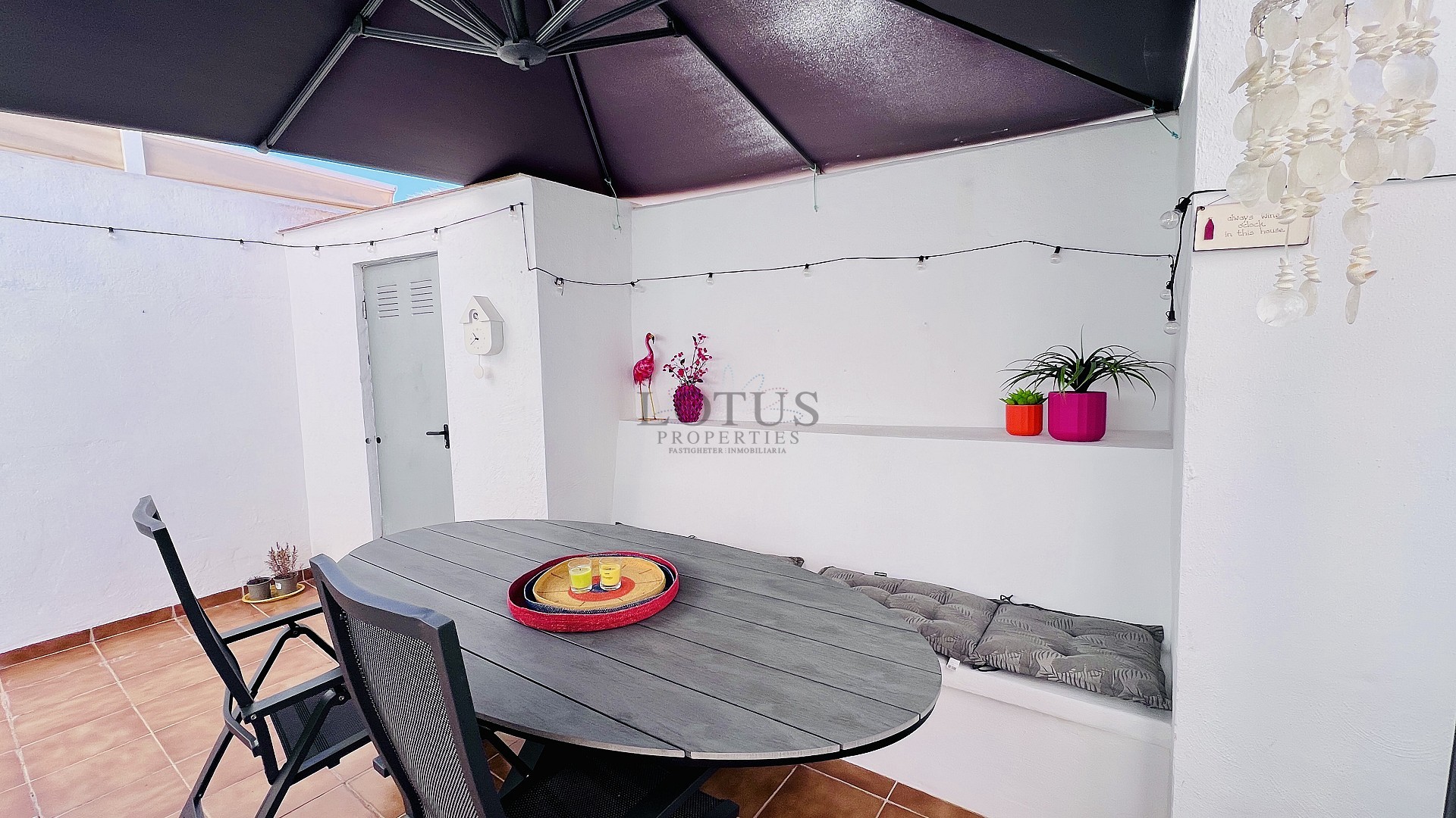 Charmigt radhus med tre sovrum och gemensam pool – nära allt du behöver! - Lotus Properties