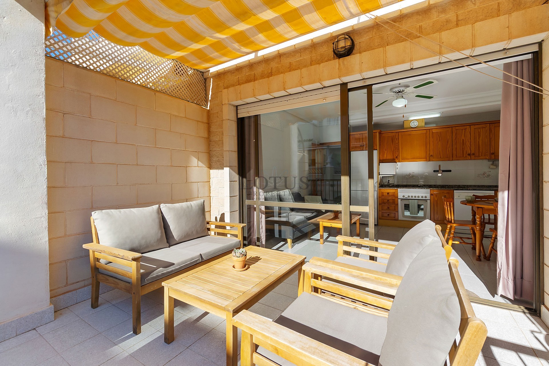 Mysig takvåning i söderläge endast 160 m till Playa del Cura stranden! - Lotus Properties