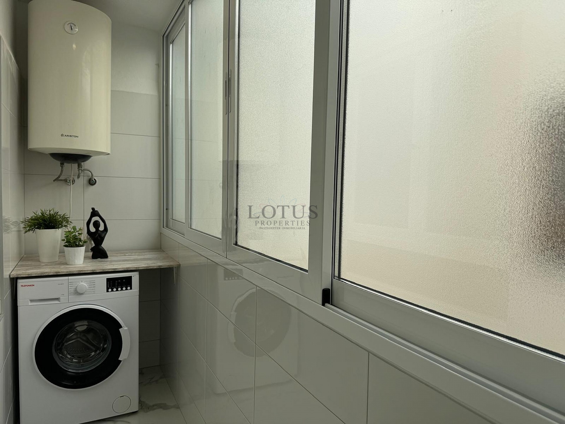 FLÄGENHET MED 4 SOVRUM 200 METER FRÅN STRANDEN - Lotus Properties