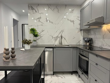 FLÄGENHET MED 4 SOVRUM 200 METER FRÅN STRANDEN - Lotus Properties