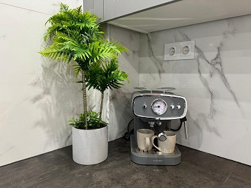 FLÄGENHET MED 4 SOVRUM 200 METER FRÅN STRANDEN - Lotus Properties