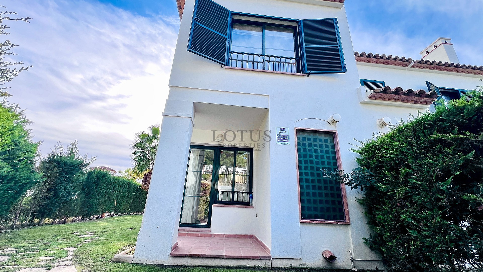 Adosado de esquina de lujo en Golf Bahía – Cerca de Benidorm, playas, golf y parques temáticos - Lotus Properties