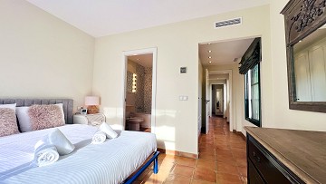 Adosado de esquina de lujo en Golf Bahía – Cerca de Benidorm, playas, golf y parques temáticos - Lotus Properties