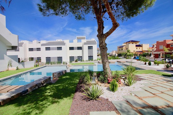 Plantas bajas con 3 dormitorios - Los Balcones - Lotus Properties