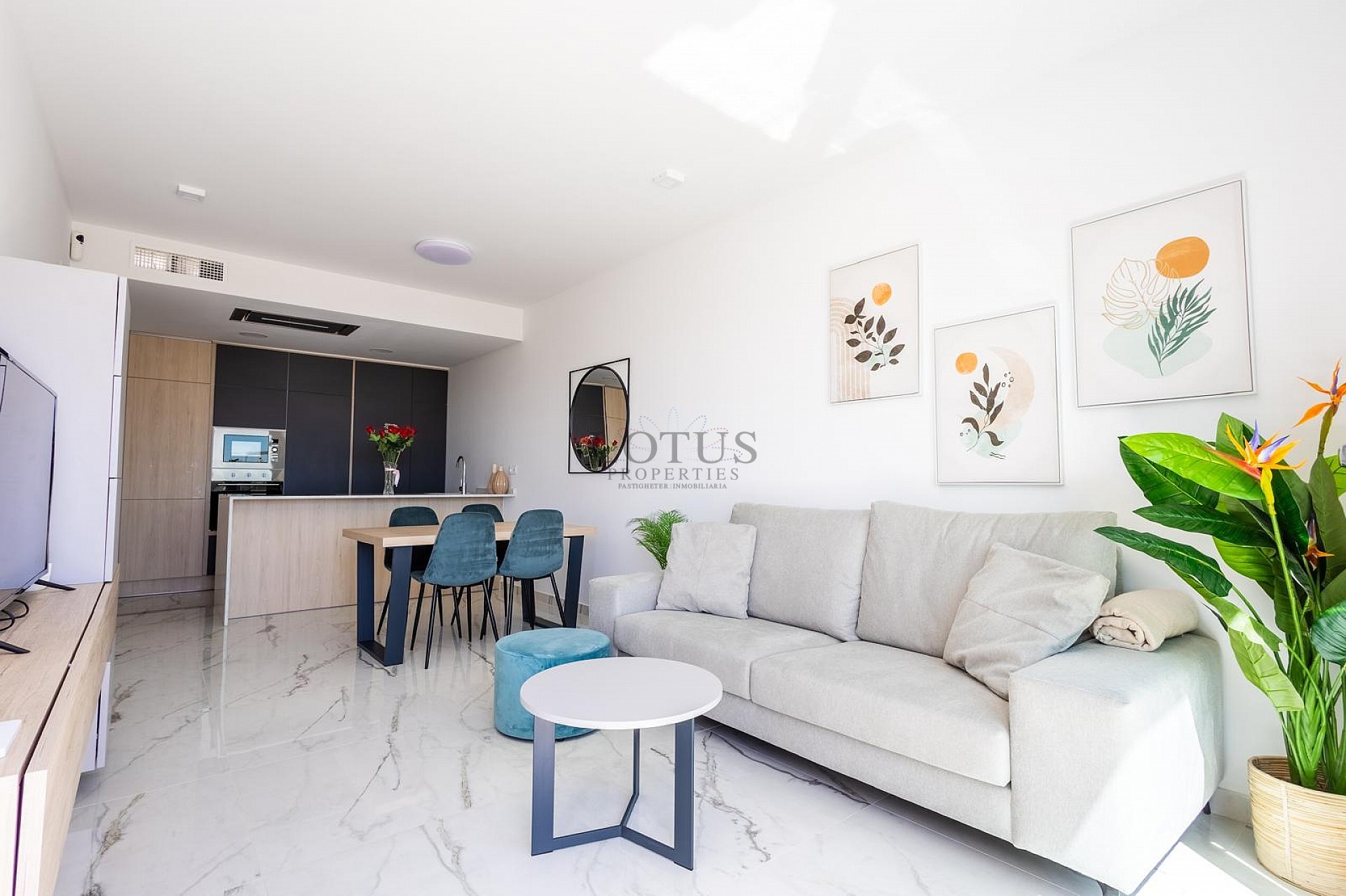 ÁTICO MODERNO CON INCREÍBLES VISTAS AL MAR Y GRAN TERRAZA PRIVADA EN LA AZOTEA. - Lotus Properties