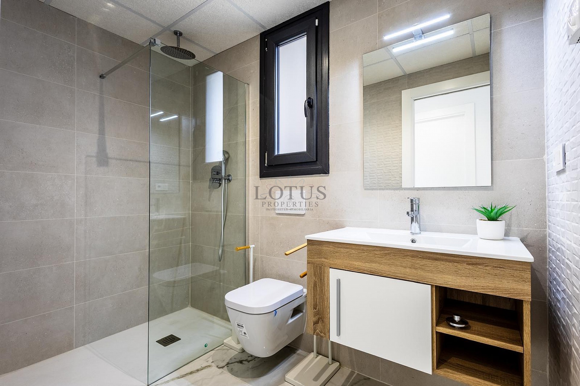 ÁTICO MODERNO CON INCREÍBLES VISTAS AL MAR Y GRAN TERRAZA PRIVADA EN LA AZOTEA. - Lotus Properties