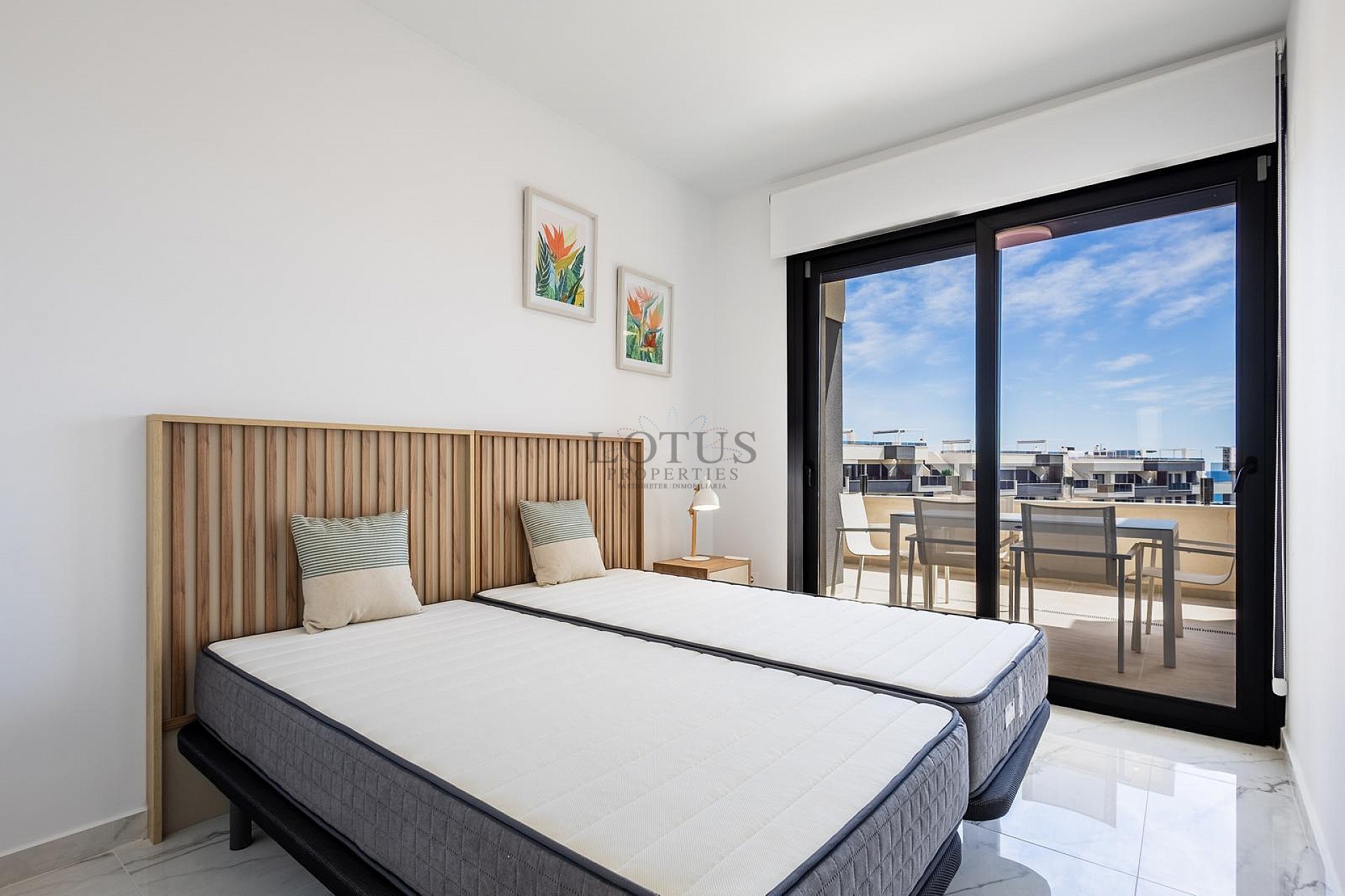 ÁTICO MODERNO CON INCREÍBLES VISTAS AL MAR Y GRAN TERRAZA PRIVADA EN LA AZOTEA. - Lotus Properties