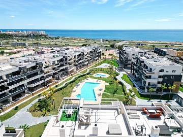 ÁTICO MODERNO CON INCREÍBLES VISTAS AL MAR Y GRAN TERRAZA PRIVADA EN LA AZOTEA. - Lotus Properties