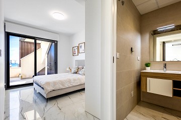 ÁTICO MODERNO CON INCREÍBLES VISTAS AL MAR Y GRAN TERRAZA PRIVADA EN LA AZOTEA. - Lotus Properties