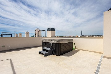 ÁTICO MODERNO CON INCREÍBLES VISTAS AL MAR Y GRAN TERRAZA PRIVADA EN LA AZOTEA. - Lotus Properties