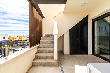 ÁTICO MODERNO CON INCREÍBLES VISTAS AL MAR Y GRAN TERRAZA PRIVADA EN LA AZOTEA. - Lotus Properties