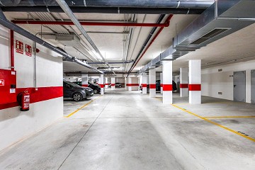 ÁTICO MODERNO CON INCREÍBLES VISTAS AL MAR Y GRAN TERRAZA PRIVADA EN LA AZOTEA. - Lotus Properties