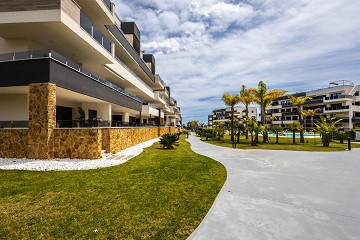 ÁTICO MODERNO CON INCREÍBLES VISTAS AL MAR Y GRAN TERRAZA PRIVADA EN LA AZOTEA. - Lotus Properties