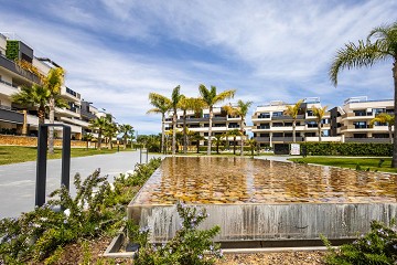 ÁTICO MODERNO CON INCREÍBLES VISTAS AL MAR Y GRAN TERRAZA PRIVADA EN LA AZOTEA. - Lotus Properties