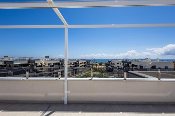 ÁTICO MODERNO CON INCREÍBLES VISTAS AL MAR Y GRAN TERRAZA PRIVADA EN LA AZOTEA. - Lotus Properties