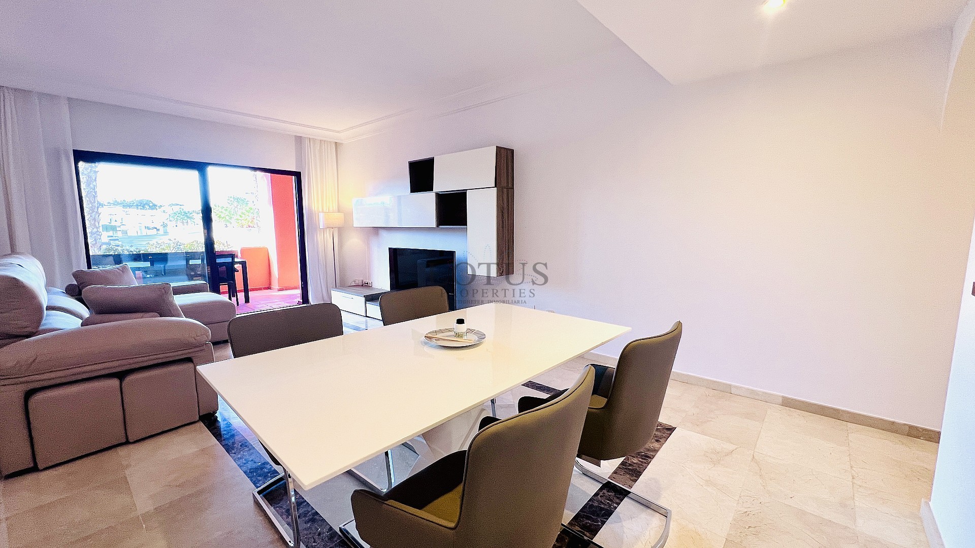 Vivienda Exclusiva junto al Golf de Villamartín – Hogar Moderno en Ubicación Privilegiada cerca de La Zenia Boulevard - Lotus Properties