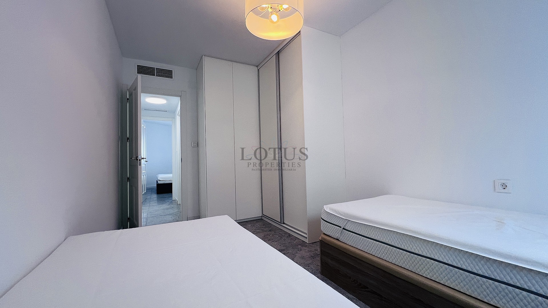 Stilren, renoverad bostad endast 140 meter från stranden i La Mata - Lotus Properties