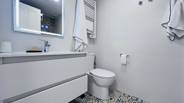 Stilren, renoverad bostad endast 140 meter från stranden i La Mata - Lotus Properties