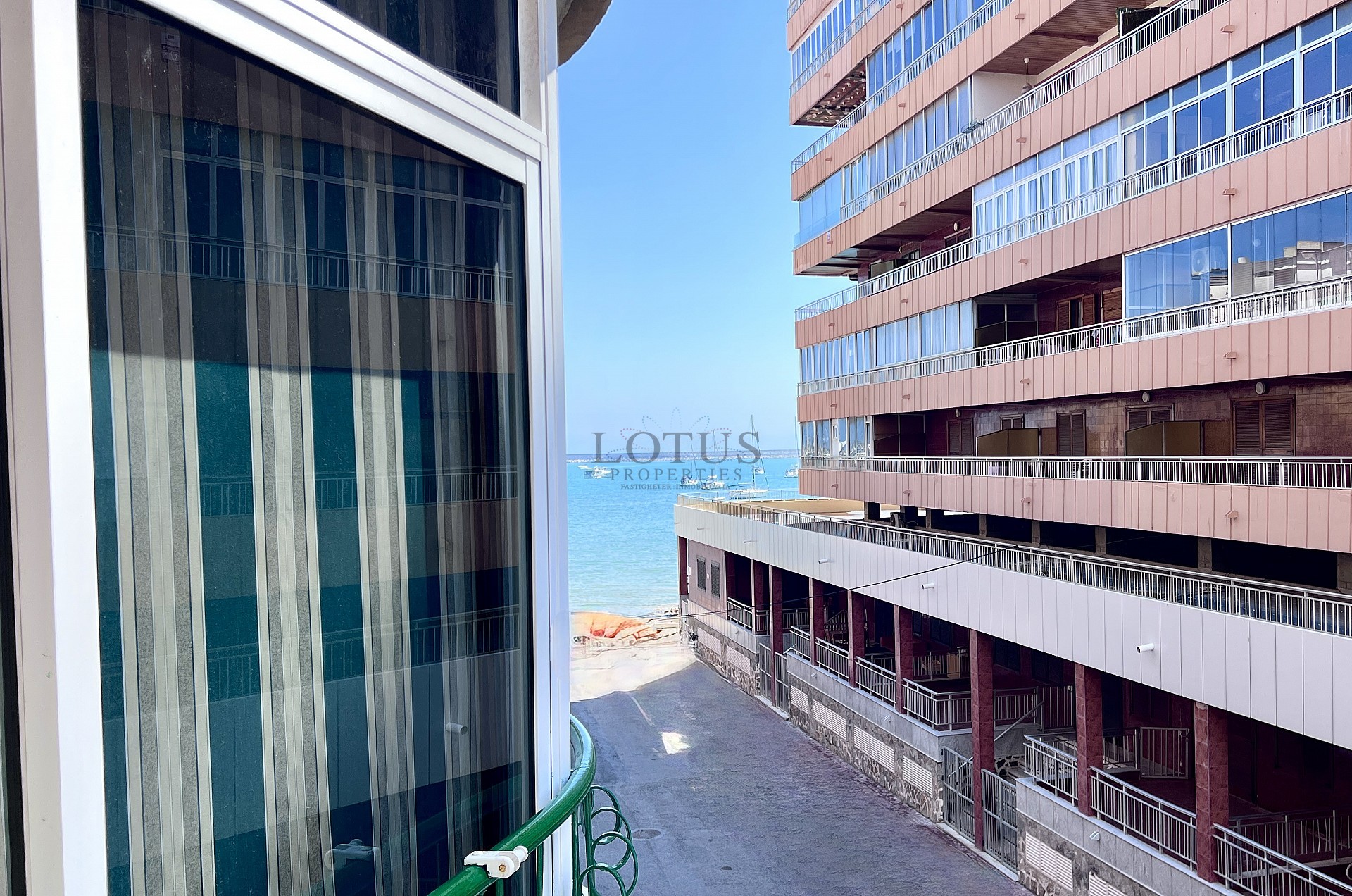 FANTASTISCH APPARTEMENT OP 30 METER VAN DE ZEE - Lotus Properties