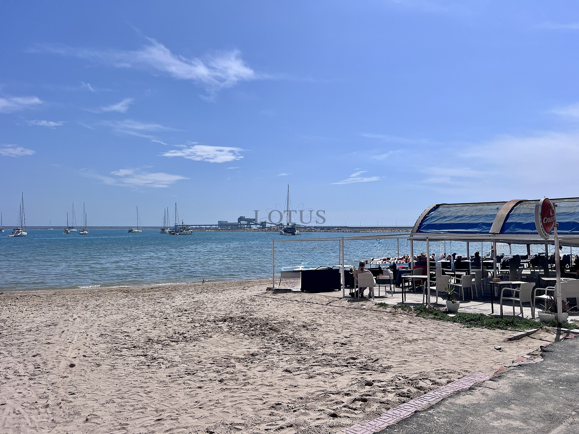 FANTASTISCH APPARTEMENT OP 30 METER VAN DE ZEE - Lotus Properties